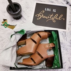 NIB Tommy Hilfiger heels